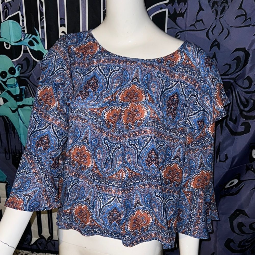 JACK bb Dakota 
Eat Slay Love Printed Top flare sleeve blue & rust - Picture 2 of 10